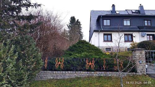 Außenansicht von Süden - Doppelhaushälfte in idealer Lage mit großem Grundstück