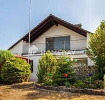 Familienfreundliches großes EFH mit ELW, großem Grundstück, Terrasse, Loggia, Balkon und Kamin - Hemhofen