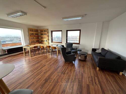 1.jpg - Helles Büro mit TG-Stellplätzen in Toplage – Endetage mit Weitblick