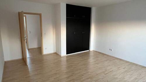 Zimmer 1 - Große 4-Zimmer-Wohnung mit Balkon im Herzen von Feucht