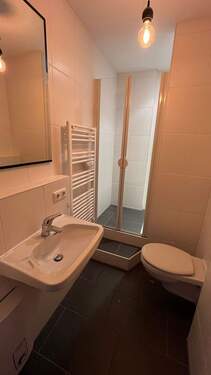 Bad 2 mit Dusche - 