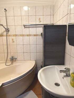 Badezimmer - Etagenwohnung mit 60,60 m&sup2; in Mannheim zum Kaufen