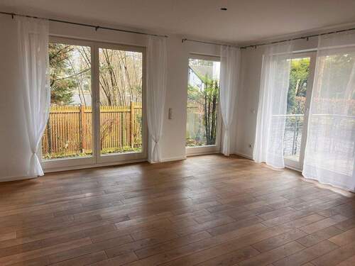 Wohnzimmer mit Blick ins Grüne - 