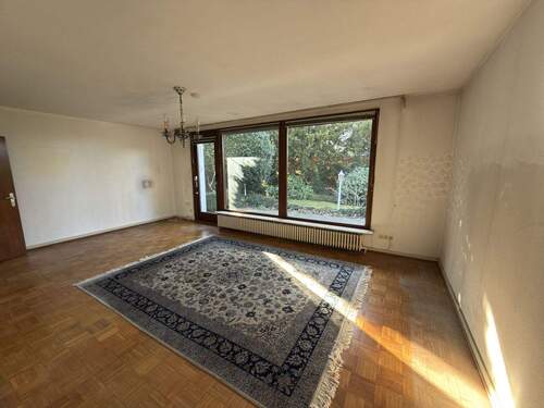 Wohnzimmer - Einfamilienhaus mit 124,90 m&sup2; in Uetersen zum Kaufen