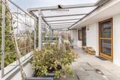 Dachterrasse mit Glaswand und Heat-Stop-Dach - 