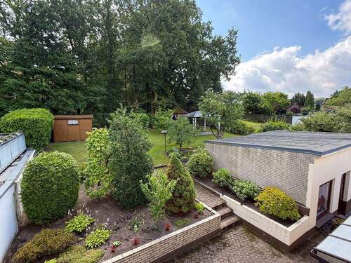 Blick in den Garten - Doppelhaushälfte zum Kaufen in Wedel