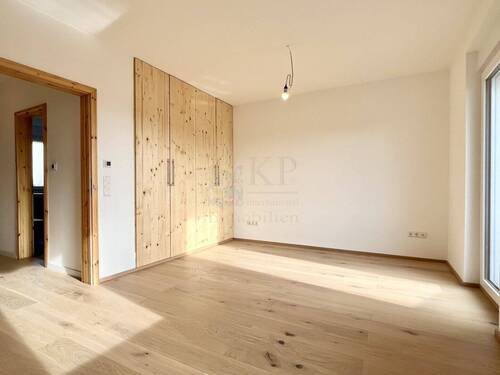 SCHLAFZIMMER IM OBERGESCHOSS - 