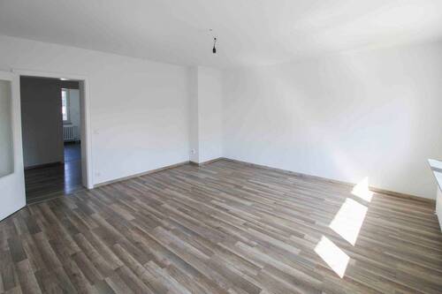 Wohnzimmer - Bezugsfreie 3-Zimmer-Wohnung in begehrter Lage von Duisburg-Süd - Provisionsfrei!