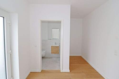 Diele / Entrée im EG - Doppelhaushälfte mit 133,00 m&sup2; in Dessau-Roßlau zur Miete