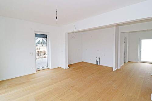 Wohnzimmer mit Küche im EG - 