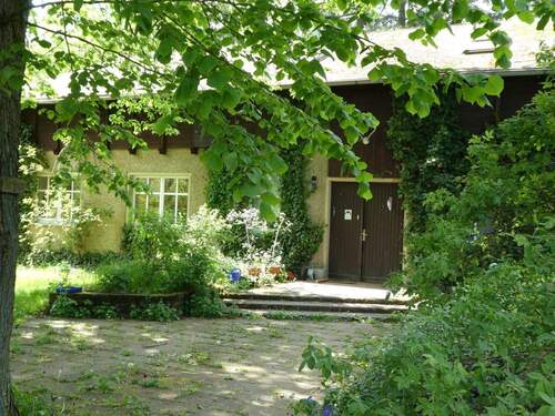 Eingang und Lindenplatz - 1 Zimmer Mehrfamilienhaus, Wohnhaus zum Kaufen in Templin