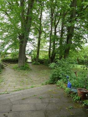 Lindenplatz vor dem Haus - Mehrfamilienhaus, Wohnhaus mit 400,00 m&sup2; in Templin zum Kaufen