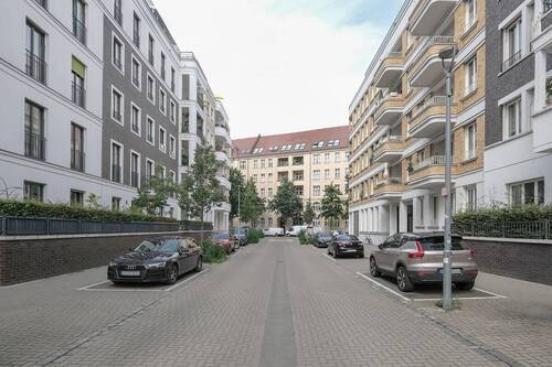 Blick in die verkehrsberuhigte Straße - 