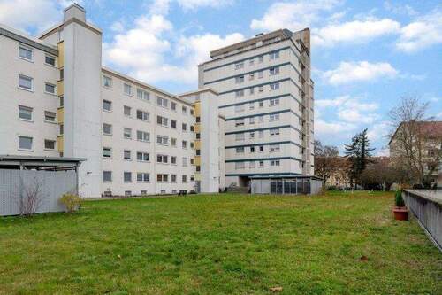 Hausansicht - 5 Zimmer Etagenwohnung in Nürnberg