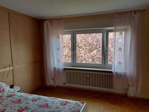 Schlafzimmer1 - 4 Zimmer Etagenwohnung zum Kaufen in Freiburg im Breisgau