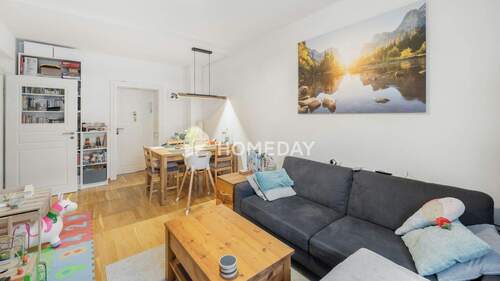 Wohnzimmer 2 - 4 Zimmer Etagenwohnung zum Kaufen in Leipzig