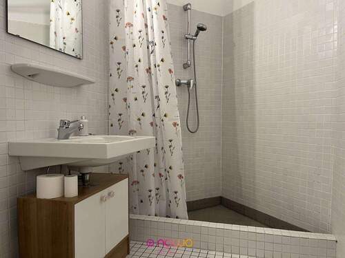 Das innenliegende Badezimmer mit erneuerter Lüftungsanlage - 