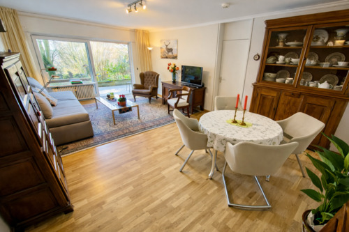 Wohn / Esszimmer - Attraktive Innenstadtwohnung mit Terrasse und Tiefgarage in Baden-Baden