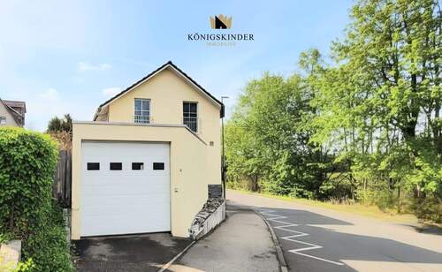 Hausansicht & Garage - 