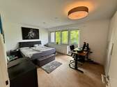 Eltern Schlafzimmer mit Balkon - 