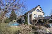 Ansicht Haus mit Pool - 
