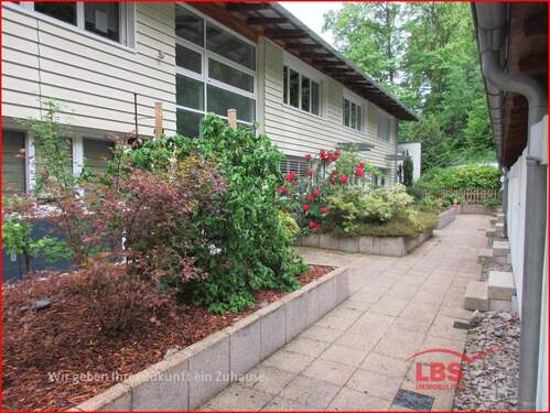 Zugang zu den Wohnungen - 4 Zimmer Etagenwohnung zur Miete in Bad Herrenalb