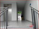 Treppenhaus mit Aufzug - Etagenwohnung mit 125,00 m&sup2; in Bad Herrenalb zur Miete