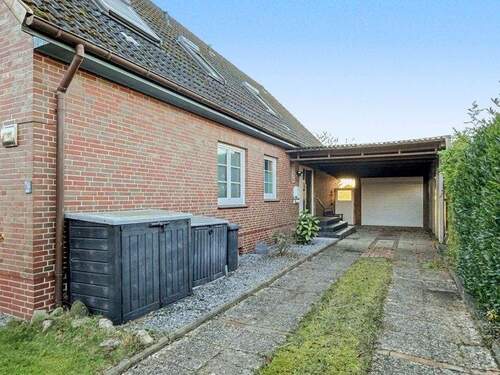 Carport und Garage - Einfamilienhaus mit 229,90 m&sup2; in Wacken zum Kaufen