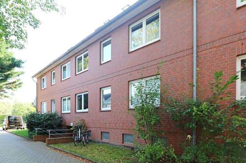 Hauseingang/Auffahrt - 2 Zimmer Etagenwohnung in Trittau