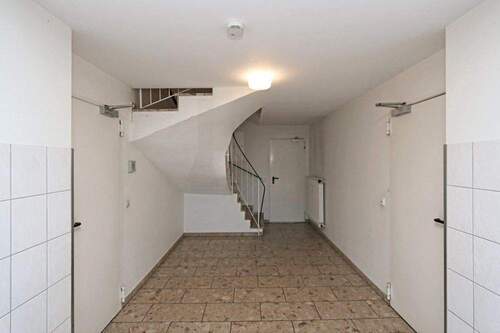 Vorkeller/Treppenhaus - 