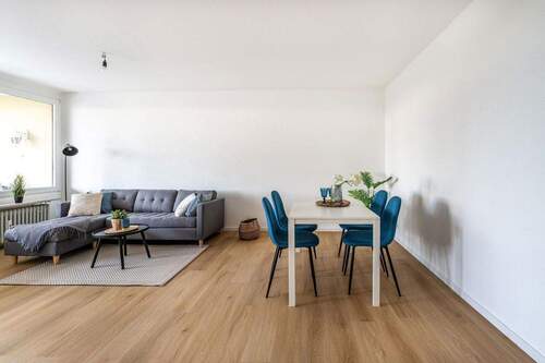 Wohnzimmer - 3 Zimmer Etagenwohnung zum Kaufen in Villingen-Schwenningen