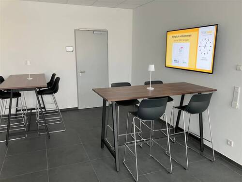 Entree Gebäude und Konferrenzraum - 