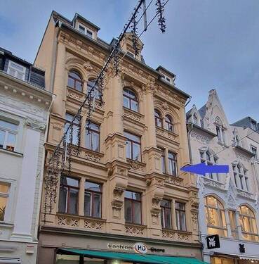 Hausansicht - 4 Raum Wohnung im Stadtzentrum - 736,00 EUR Kaltmiete, ca.  95,00 m² Wohnfläche