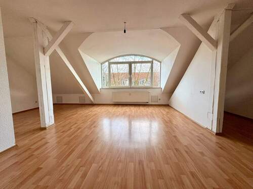 Wohnzimmer - Gemütliche Dachgeschosswohnung in zentraler Lage