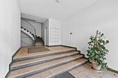 Treppenhaus - Düsseldorf -Bilk-3 Zimmer-inkl. Einbauküche sofort zu beziehen