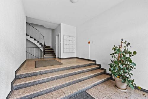 Treppenhaus - Düsseldorf -Bilk-3 Zimmer-inkl. Einbauküche sofort zu beziehen