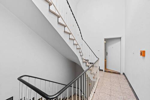 Treppenhaus - 3 Zimmer Etagenwohnung zum Kaufen in Düsseldorf