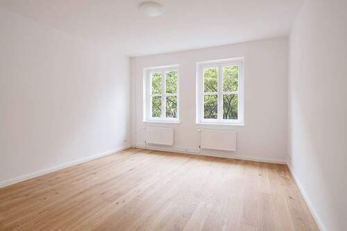 Wohnzimmer - Frisch renovierte 3-Zimmer-Wohnung im Boxhagener Kiez in Friedrichshain