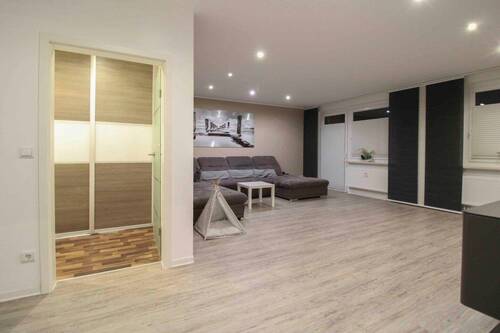 Wohnzimmer 01 - 5 Zimmer Etagenwohnung zum Kaufen in Chemnitz