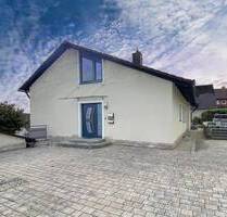 Attraktives Einfamilienhaus mit kernsanierter Einliegerwohnung inkl. großer Garage und Pool - Weilersbach