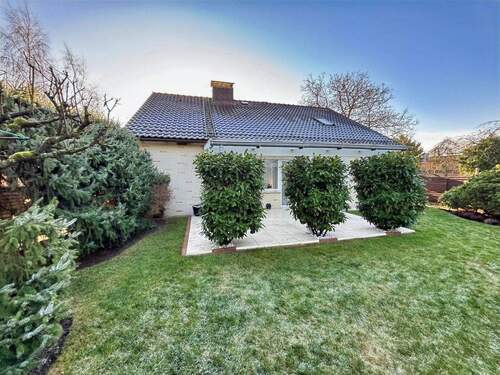 Blick aus dem Garten in Richtung Nordseite des Hauses - 