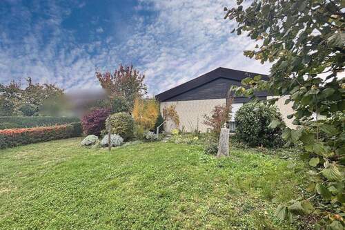 Seitenansicht - Bungalow mit 133,00 m&sup2; in Vaihingen zum Kaufen