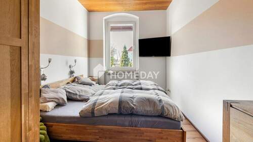 1. OG Schlafzimmer 1 - 