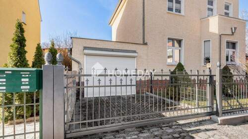 Garage - Mehrfamilienhaus, Wohnhaus mit 210,00 m&sup2; in Berlin zum Kaufen