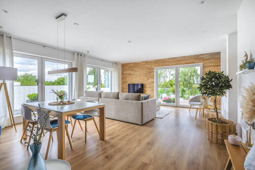 Wohnraum mit Esstisch - 