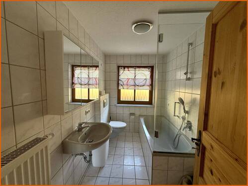 gepflegtes Badezimmer - 