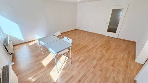 Wohnzimmer Ansicht 3 - 4 Zimmer Etagenwohnung in Offenbach am Main