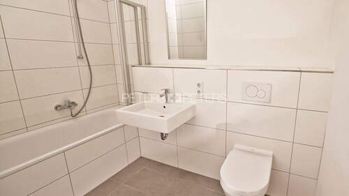 Badezimmer Beispiel - Etagenwohnung mit 94,80 m&sup2; in Hamburg zur Miete