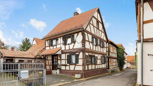 Außenansicht 1 - Kernsaniertes Bauernhaus mit Terrasse, EBK & neuer Gasheizung in Rodenbach