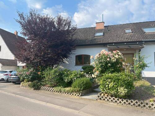Außenansicht - Gepflegte Doppelhaushälfte mit viel Platz für die ganze Familie und herrlichem Garten